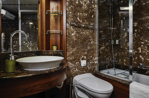 Silversea Cruises Silver Wind Owner's Suite Bathroom ©Silversea Cruises Ltd.jpg